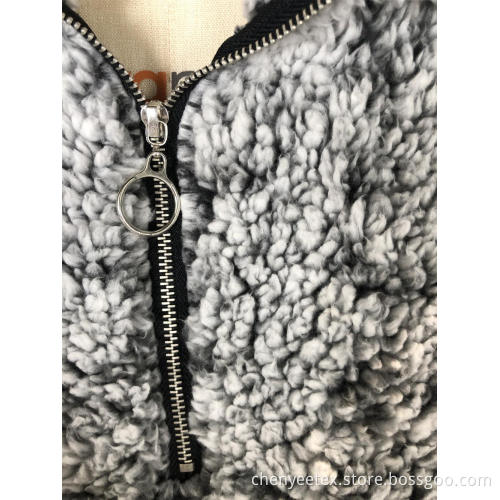 Jaket tarik bulu leher setengah